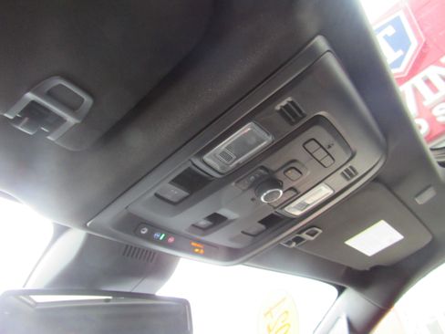 Used 2024 GMC Yukon XL SLT w/ SLT Luxury Package AWD/4WD image 18