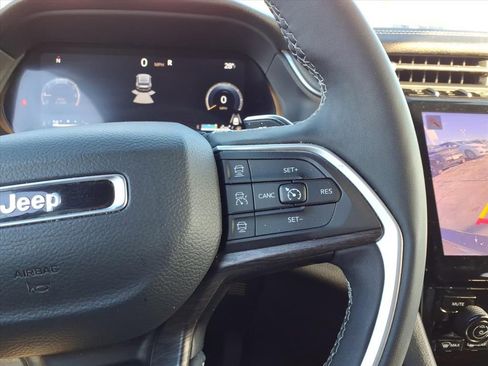 Certified 2025 Jeep Grand Cherokee L Limited w/ Black Appearance Package image 18