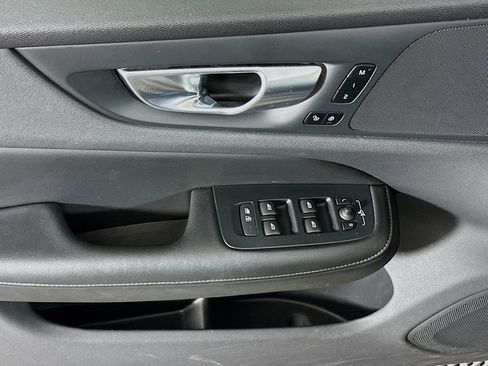 Used 2024 Volvo S60 B5 Plus image 15