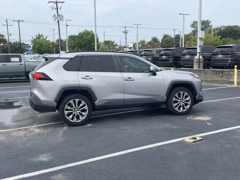 Used 2022 Toyota RAV4 XLE Premium FWD image 30