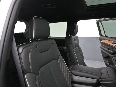Used 2023 Jeep Grand Cherokee L Summit AWD/4WD image 26