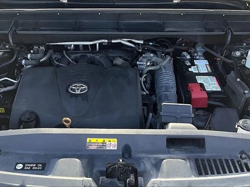 Used 2021 Toyota Highlander XLE AWD/4WD image 36