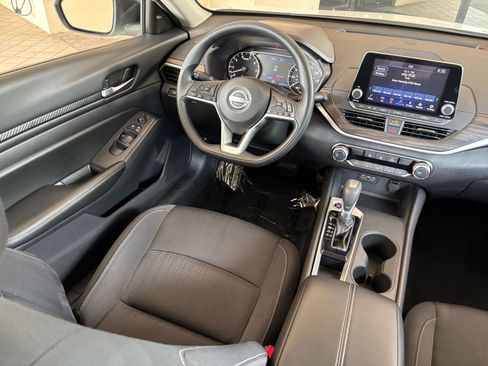 Used 2025 Nissan Altima 2.5 SV FWD image 34