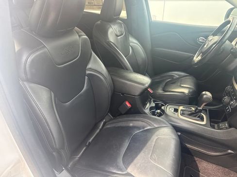Used 2017 Jeep Cherokee Limited FWD image 31