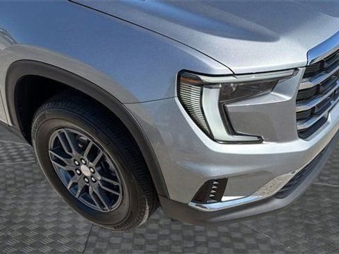 Used 2025 GMC Acadia Elevation image 10