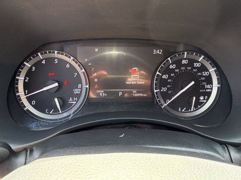 Used 2020 Toyota Highlander XLE FWD image 22