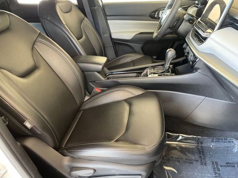 Used 2025 Jeep Compass Limited image 36