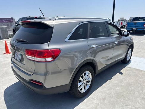 Used 2016 Kia Sorento FWD image 5