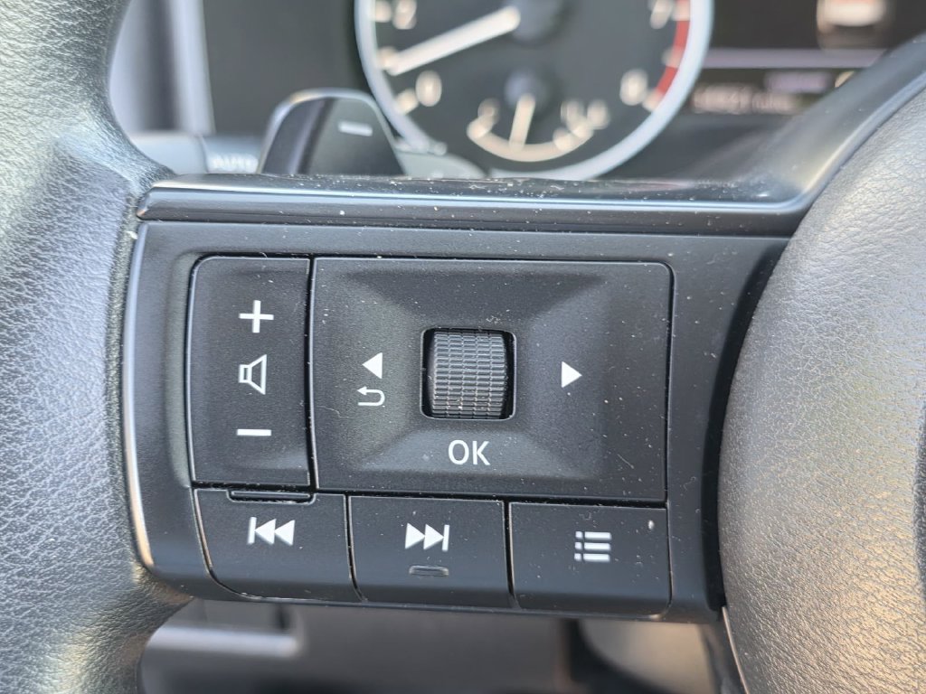 Used 2024 Nissan Rogue S FWD image 26