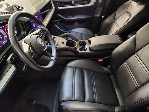 Used 2024 Porsche Cayenne Coupe image 14