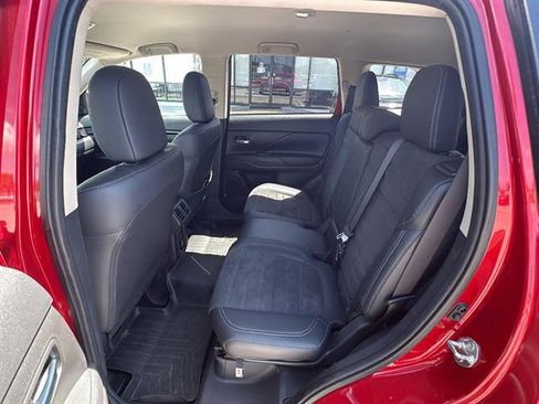 Used 2020 Mitsubishi Outlander LE image 17