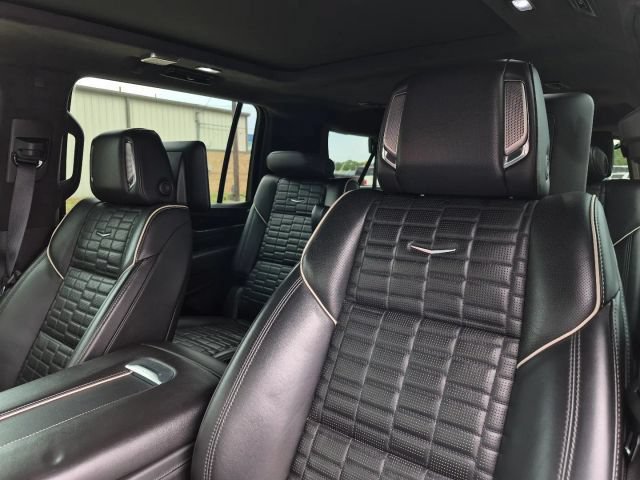 Used 2023 Cadillac Escalade ESV V w/ Heavy-Duty Trailer Package AWD/4WD image 9