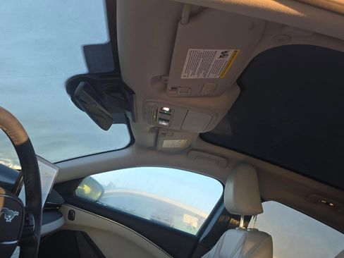 Used 2025 Ford Mustang Mach-E Premium image 19