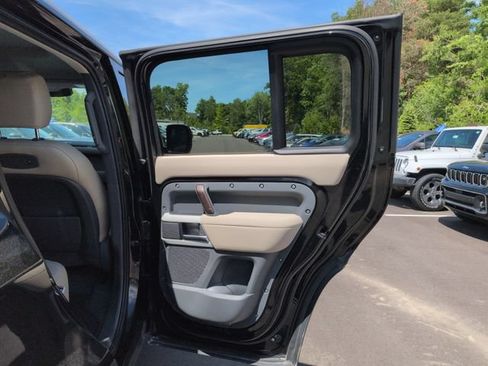 Used 2022 Land Rover Defender 110 S AWD/4WD image 17