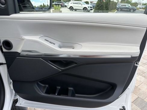 New 2026 Lincoln Navigator Premiere AWD/4WD image 17