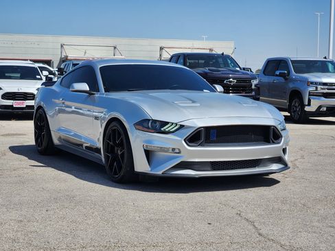 Used 2018 Ford Mustang GT RWD image 3