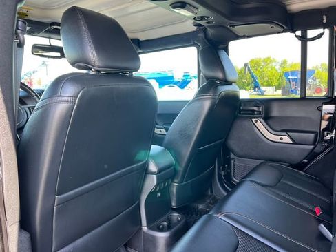 Used 2016 Jeep Wrangler Unlimited Sahara AWD/4WD image 30