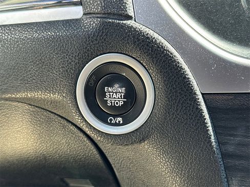 Used 2022 Chrysler 300 Touring w/ Sport Appearance Package image 24