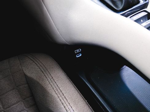 Certified 2025 Honda HR-V LX image 30