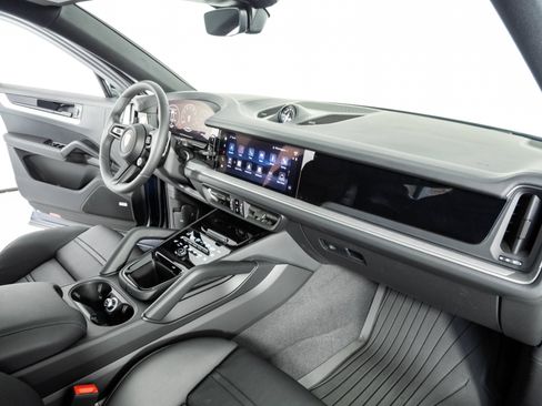New 2026 Porsche Cayenne Coupe AWD/4WD image 25