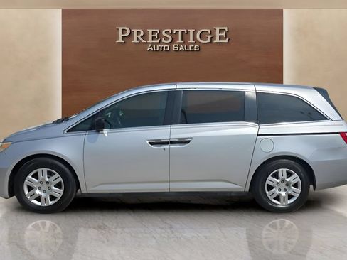 Used 2013 Honda Odyssey LX image 2