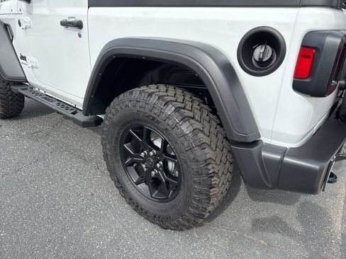 Used 2024 Jeep Wrangler Willys AWD/4WD image 7