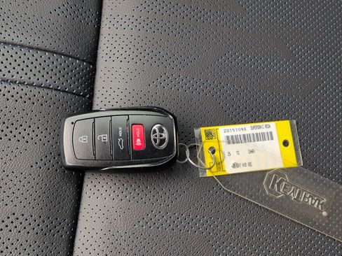 Used 2025 Toyota Camry XSE FWD image 33