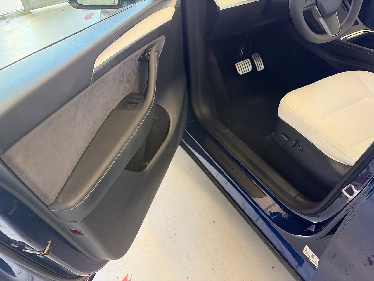 Used 2022 Tesla Model Y Performance AWD/4WD image 9