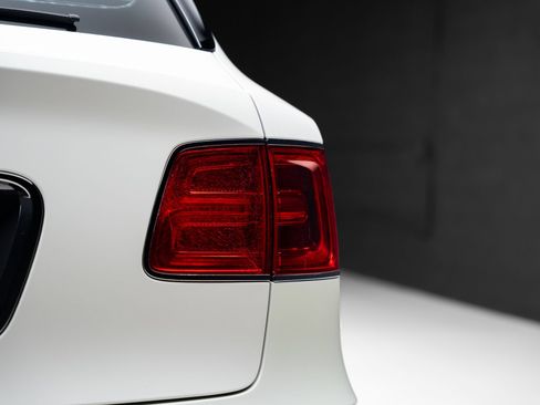 Used 2018 Bentley Bentayga AWD/4WD image 28
