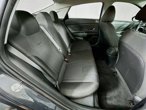 Used 2022 Hyundai Elantra SE FWD image 31
