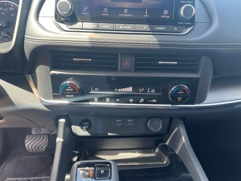 Used 2024 Nissan Rogue SV FWD image 36