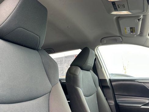 Used 2022 Toyota RAV4 LE AWD/4WD image 18