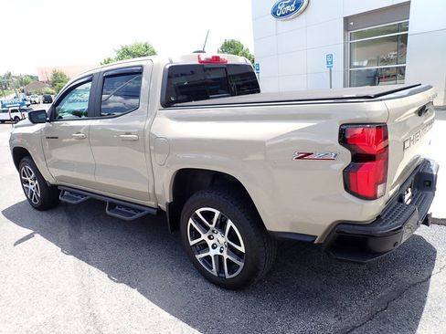 Used 2023 Chevrolet Colorado Z71 w/ Z71 Convenience Package 2 AWD/4WD image 3