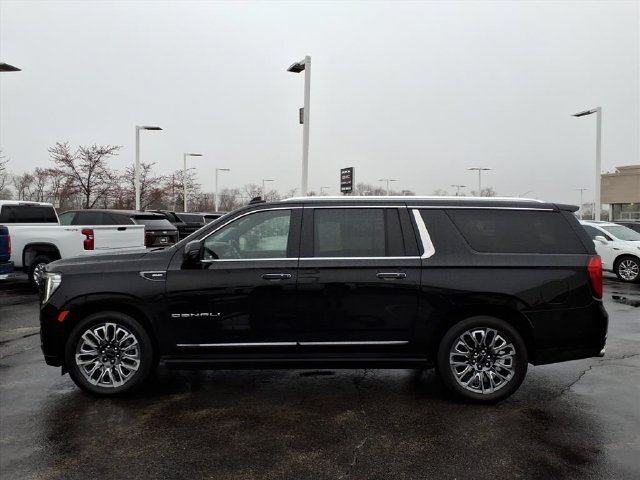 Used 2024 GMC Yukon XL Denali Ultimate AWD/4WD image 12