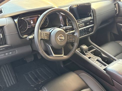 Used 2023 Nissan Pathfinder SL w/ Lighting Package (N92) FWD image 10