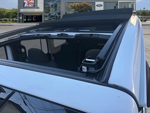 Used 2023 Jeep Wrangler Unlimited w/ Sun & Screen Package image 20