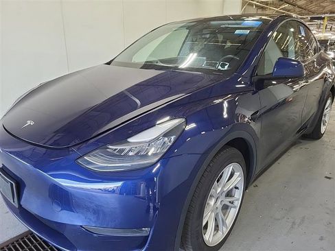 Used 2023 Tesla Model Y Long Range AWD/4WD image 3