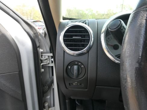 Used 2010 Ford Explorer Sport Trac XLT image 14