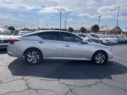 Used 2019 Nissan Altima 2.5 S FWD image 5