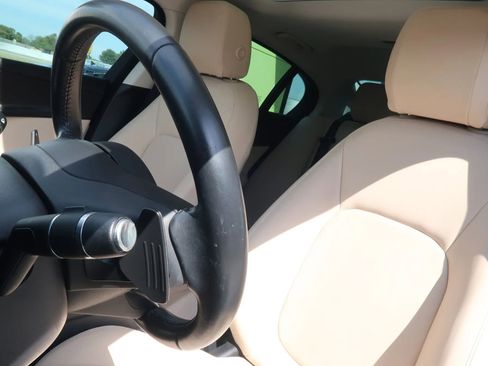 Used 2018 Jaguar XE image 18