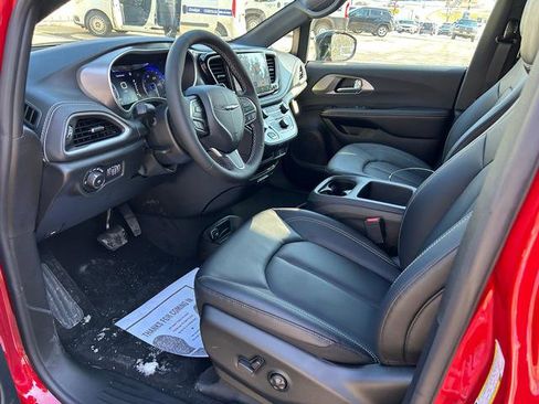 New 2026 Chrysler Pacifica Select image 8