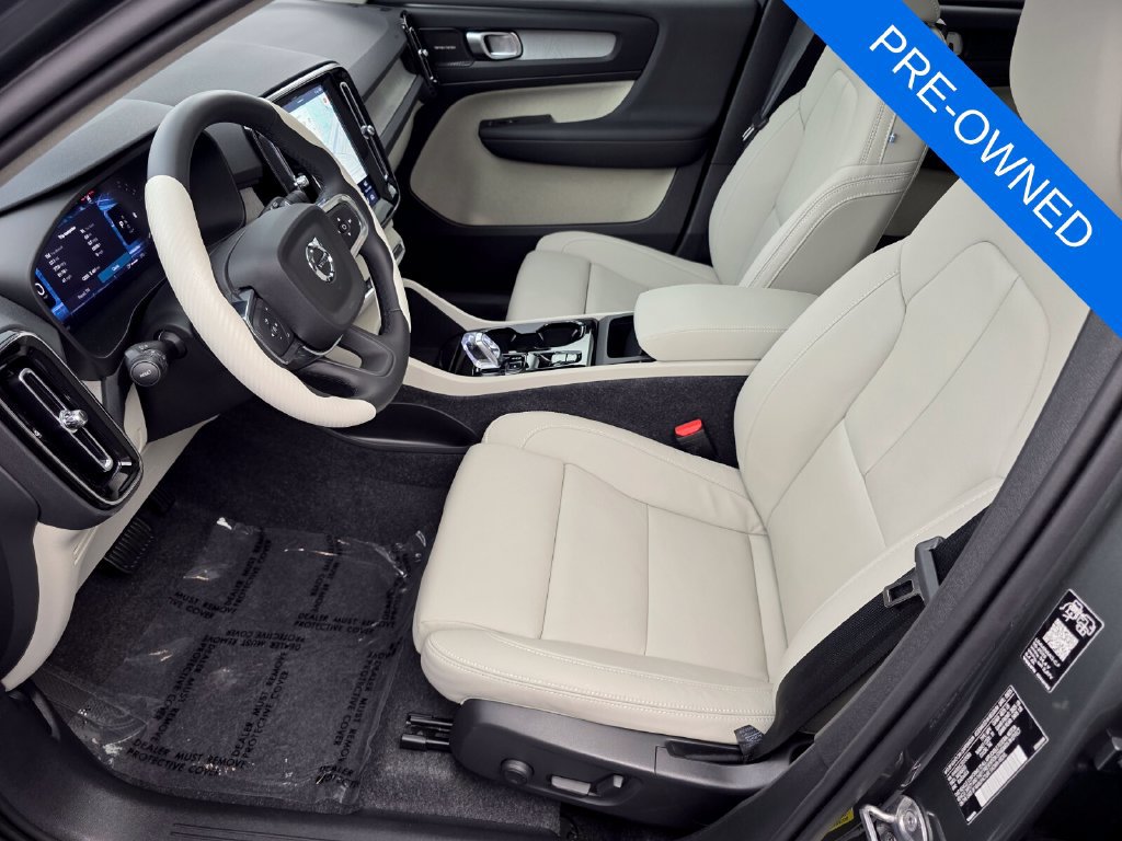 Used 2026 Volvo XC40 B4 Plus w/ Protection Package FWD image 9