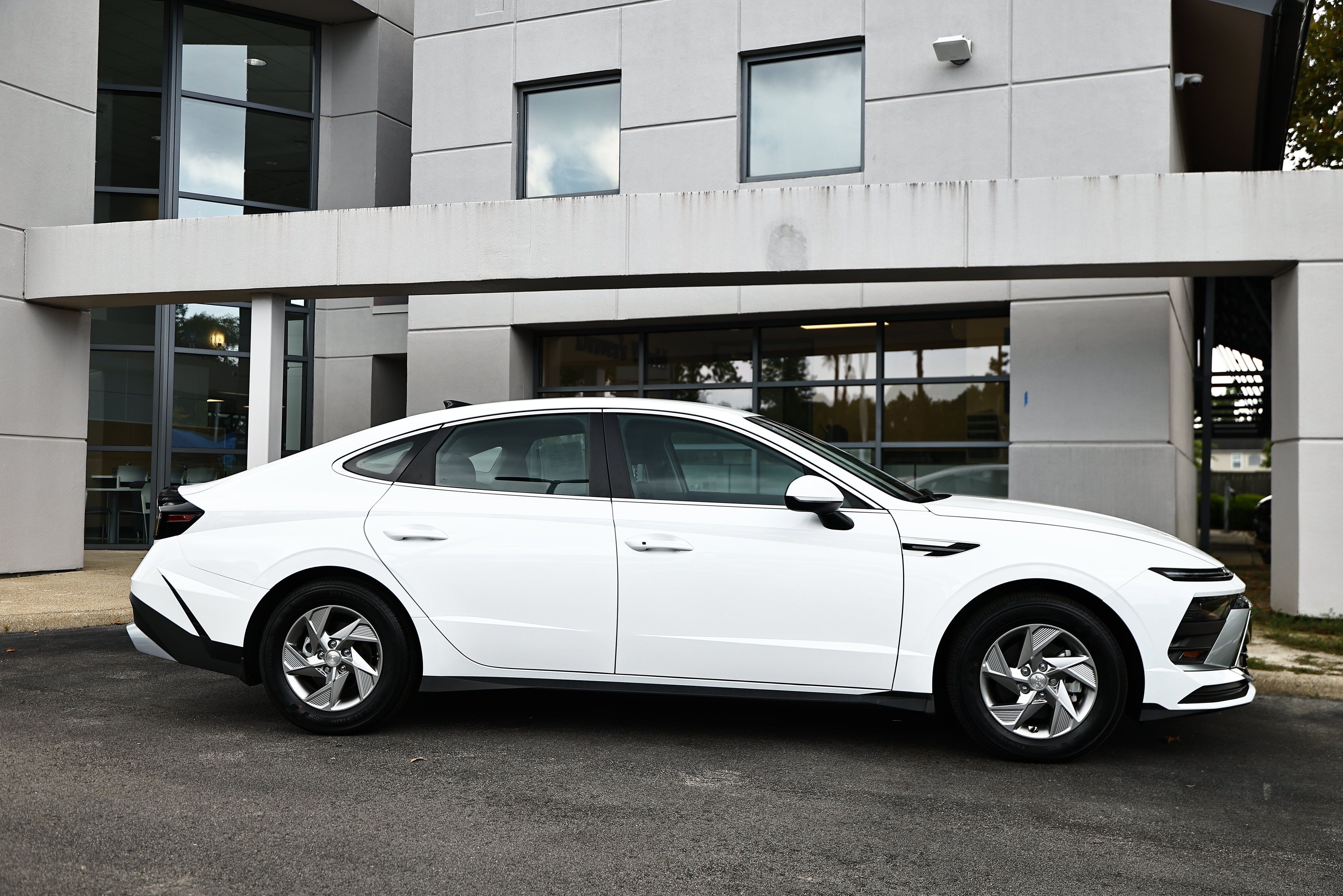 Certified 2025 Hyundai Sonata SE FWD image 4