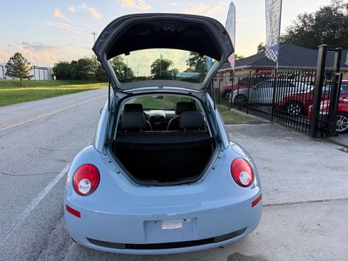 Used 2010 Volkswagen Beetle Coupe FWD image 21