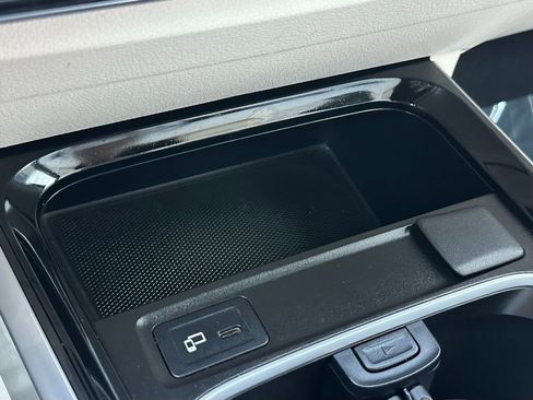 Used 2023 Mercedes-Benz GLB 250 4MATIC w/ Premium Package image 58