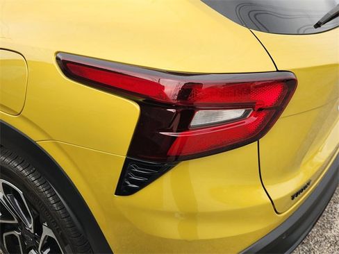 Used 2024 Chevrolet Trax RS w/ Driver Confidence Package image 7