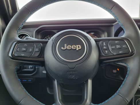 Used 2025 Jeep Wrangler Unlimited Rubicon 4xe w/ Safety Group AWD/4WD image 8