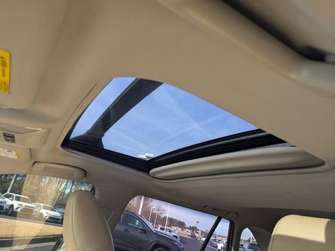 Used 2021 Toyota RAV4 XLE Premium image 21