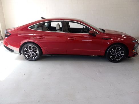 Used 2024 Hyundai Sonata SEL FWD image 2