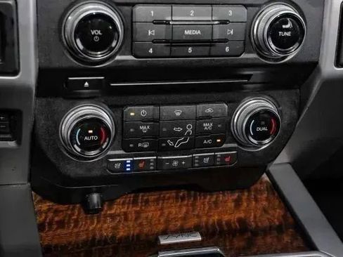 Used 2017 Ford F250 Platinum w/ Platinum Ultimate Package AWD/4WD image 32